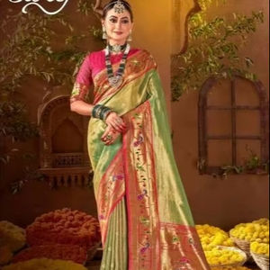 Collection de saris en soie de qualité supérieure modernes Vêtements ethniques pour les fêtes d'été et les festivals culturels Commandes en gros Bienvenue - Product Image 1