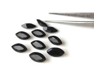 Piedras Preciosas de Espinela Negra Natural Hechas a Mano de Alta Calidad, Corte Marquesa Facetado de 2x4mm-5x10mm con Juego de Color para la Fabricación de Joyas - Product Image 3