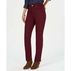 Jean droit rouge pour femme Style & Co, taille 12, en denim respirant avec effet ventre plat et boutons décoratifs - Product Image 1