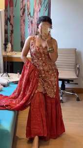 เสื้อ & ชาราราอินเดียแบบทันสมัยสำหรับผู้หญิงชุดปาร์ตี้ยาวถึงพื้นสำหรับงานเฉลิมฉลองเทศกาลดิวาลีงานแต่งงาน - Product Image 4