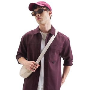 เสื้อเชิ้ตผู้ชายทรงโอเวอร์ไซส์ สีพื้น ผ้าป๊อปลิน แขนยาว ปกคอพับ ป้องกันรอยยับ ใส่ได้ในฤดูใบไม้ร่วง - Product Image 1