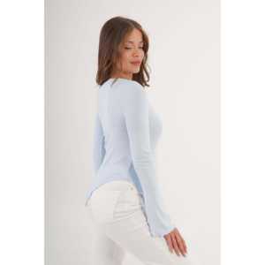 Blouse basique en tricot bleu ciel à coupe asymétrique en gros - Product Image 1