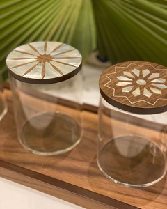 Ensemble de boîtes de rangement alimentaire carrées classiques faites à la main avec incrustation de nacre, couvercle en bois, base en acrylique pour l'Aïd el-Fitr et le Ramadan, en provenance d'Inde - Product Image 3