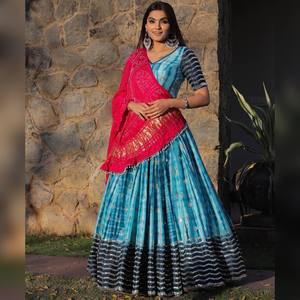 Navratri Spécial Soie Séquence Broderie Travail et Impression Numérique Zari Travail Lehenga Choli Avec Lourde Georgette Dentelle Travail Dupatta - Product Image 2