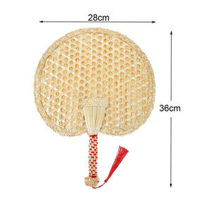 Abanico Tradicional Vietnamita de Paja de Trigo - Artesanía de Alta Calidad con Bordado de Hilo Rojo de la Suerte para el Año Nuevo Lunar - Product Image 1