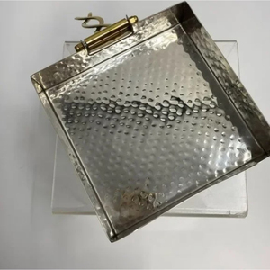 Porte-serviettes en acier de luxe conçu pour ajouter une élégance chic moderne et une utilisation fonctionnelle pratique à toute table à manger - Product Image 5