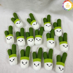 Poupée en laine vietnamienne faite à la main pour une décoration intérieure chaleureuse et des expressions de cadeaux attentionnées - Product Image 1