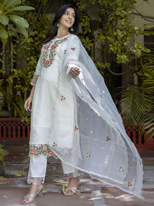 Kurti pour femmes fabriqué en Inde pour les fêtes ou les festivals, disponible pour la vente en gros - Product Image 3