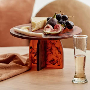 Support à gâteau sur pied en résine écologique élégant et tourbillonné pour la présentation de desserts lors de mariages, de fêtes et d'événements spéciaux - Product Image 1