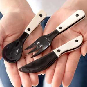 Fourchette en os avec finition lisse naturelle, ustensile de cuisine artisanal, idéal pour servir en cuisine, design élégant de couverts de table - Product Image 2