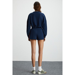 Sudadera Urbana KEIRY para Mujer, Forrada de Felpa, Ultra Suave, de Algodón Orgánico, con Estampado Urbano y Mangas con Ribete - Product Image 5