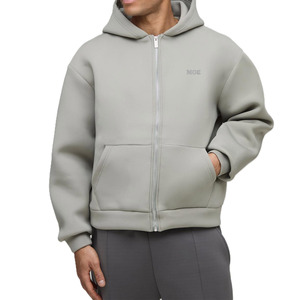 เสื้อฮู้ดซิปเต็มตัวผู้ชาย ผ้าฝ้ายฟลีซ ทรงโอเวอร์ไซส์ สตรีทแวร์ โลโก้เรียบง่ายที่อก หนานุ่มสำหรับฤดูหนาว รับผลิตแบบ OEM ขายส่ง แบรนด์ส่วนตัว สีเทา - Product Image 1