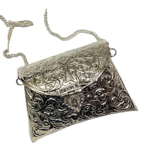 Sac de soirée doré fait à la main en laiton naturel de meilleure qualité pour robe de mariée par Luxury Crafts - Product Image 1