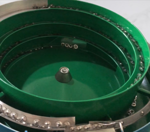 Alimentador de cuencos vibratorios para máquina de montaje, máquina alimentadora con cubierta de remache de Metal OEM/ODM - Product Image 1