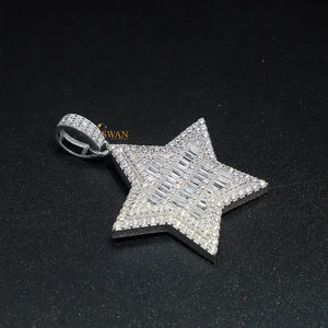 Colgante de Estrella de Plata de Ley 925 unisex con baguette cultivada en laboratorio y diamantes redondos de corte brillante para ocasiones de fiesta - Product Image 1