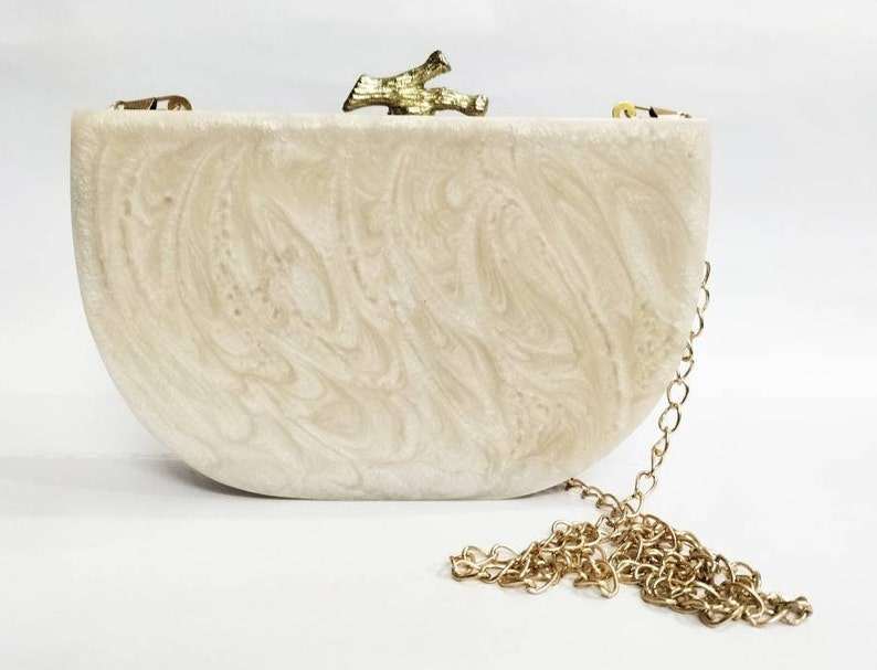 สีงาช้าง