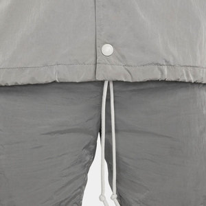 Venta al por mayor OEM chaquetas de los hombres Cierre de botón impermeable de nylon entrenadores chaqueta con cierre de botón cachés en blanco - Product Image 5