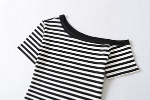 2025 nuevas camisetas de algodón puro con cuello redondo para mujer, Top de manga corta con logotipo personalizado, Top de punto a rayas con hombros descubiertos, camisa de otoño - Product Image 5