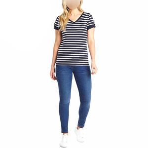 Precio al por mayor Contraste de color azul y blanco Servicio OEM Hecho a mano Ropa para adultos Camisetas de algodón estampadas de ajuste regular para mujeres - Product Image 2