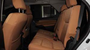 โตโยต้า ฟอร์จูนเนอร์ อีเอ็กซ์อาร์ ปี 2023 เครื่องยนต์เบนซิน 2.7 ลิตร ขับเคลื่อน 4 ล้อ - Product Image 3