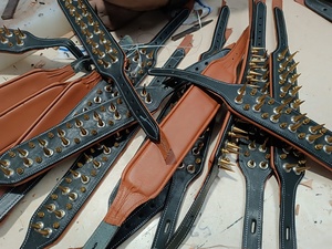 Collar de perro de cuero genuino con patrón sólido hecho a mano de la más alta calidad personalizado con acolchado suave y decoración de tachuelas - Product Image 3