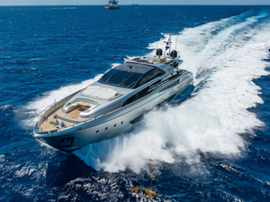 PRIX RÉDUIT pour le motoryacht léger Riva Mythos 2014, OUTILS DE TRAVAIL MANUELLE À HAUTE EFFICACITÉ - Product Image 2