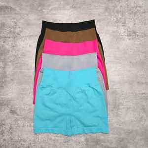 Shorts de yoga taille haute sans coutures pour femmes Gym Fitness Scrunch Butt Shorts personnalisés grossistes Shorts de sport taille moyenne - Product Image 1