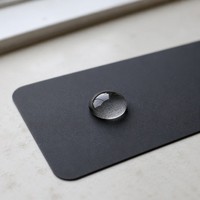 Étiquette autocollante imperméable et résistante à l'huile personnalisée - Rouleau adhésif noir pour bouteilles - Vente en gros directe d'usine - Commande en gros