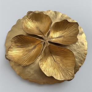 Élégant serveur de fruits secs en aluminium avec trois plats en forme de feuille en finition or antique conçu pour les repas décoratifs - Product Image 4