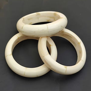 CORNE DE BUFFALO POUR FEMMES Bracelet en corne de vache de buffle naturel de luxe fait à la main pour hommes et femmes - Product Image 1