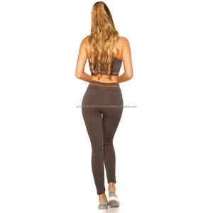 Ensemble de vêtements de yoga et de fitness personnalisés pour femmes, haut de sport multicolores et short taille haute en 2 pièces - Product Image 2