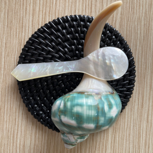 Cuillère en nacre de coquille naturelle, ustensile de service à caviar fait à la main rose pour les restaurants de luxe - Product Image 1