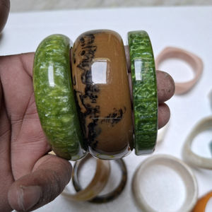 Bracelet en résine de couleur personnalisée, fabricant de bijoux de mode OEM - Product Image 1