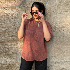 Camiseta de mujer con lavado ácido, de algodón desgastado, corte holgado, manga corta, informal, para verano, estilo urbano, proveedor de ropa. - Product Image 5