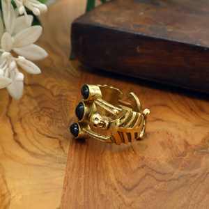 Anillo de calavera vintage de latón dorado con piedra negra, ajustable, estilo gótico punk, para hombre, joyería al por mayor - Product Image 4