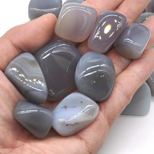 Piedra preciosa de ágata gris caída de cristal Natural al por mayor tallada con técnica de grabado para curación de Chakra Reiki suministro a granel - Product Image 2