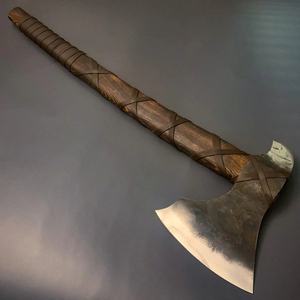 Hacha Vikinga de Doble Cabeza Hecha a Mano de Acero con Alto Contenido de Carbono para Cortar Leña y Reenactaciones, Personalizable con Grabado - Product Image 2