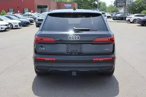 Audi Q7 2023 en parfait état - Product Image 2
