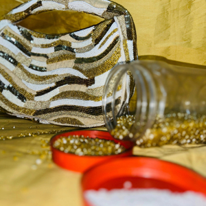 Sac à main brodé à la main avec fermeture à glissière pour femme - Product Image 1