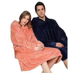 Sweat-shirt à capuche surdimensionné personnalisé en usine pour femmes, confortable, en polaire sherpa, couverture à capuche pour adultes avec manches - Product Image 2