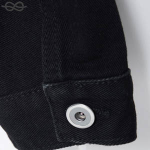 Chaqueta de mezclilla con bolsillo y solapa deshilachada rasgada de algodón para hombre Botón de bolsillo frontal Detalle rasgado Manga regular de un solo pecho - Product Image 3