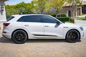 Audi e-tron Quattro Chronos Edition 2022, double moteur, transmission intégrale, très bien équipée - Product Image 4