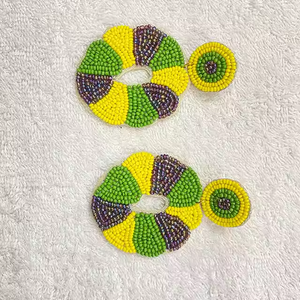 Pendientes Huggie Clásicos Ecológicos con Temática Deportiva Americana, con Cuentas Multicolor y Bordado de Fútbol Americano, para el Día del Partido, India High - Product Image 4
