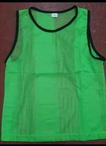 Maillots d'entraînement en mesh personnalisés, imprimés, pour le basketball et le football, réversibles, sans manches, extensibles, imperméables et respirants - Product Image 3