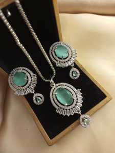 MANUFACTURER AND SUPPLIER JEWELRY SETS WHOLESALE STYLISH LUXURY JEWELRY SET FOR WOMEN PART WEAR WEDDING WEAR JEWELRY - Product Image 3