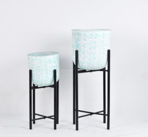 Macetas de Metal con Recubrimiento en Polvo Azul Claro, Ecológicas y Duraderas, Macetas para Flores con Soporte de Hierro Negro para PC, Venta al por Mayor para Jardín y Hogar, Personalizadas - Product Image 2