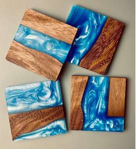 Sous-verres en bois de noyer en résine peints à la main, forme naturelle élégante, écologiques, motif vague océanique pour boissons chaudes/froides, espaces de vie et de bureau - Product Image 1