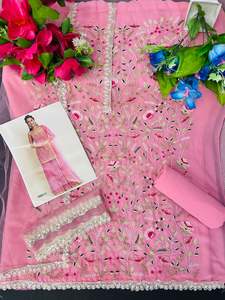 Vente en gros de costumes Sharara Salwar de luxe pour les festivals, les rassemblements familiaux et les fêtes, disponibles à un prix abordable - Product Image 3