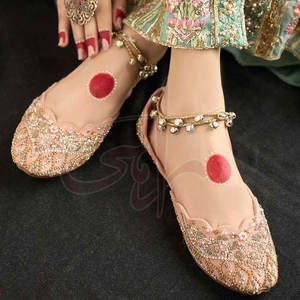 Unique <b>Design</b> Low MOQ Women Khussa Solid Color Handmade Anti-Slippery Lightweight Genuine Leather Outsole High Quality - Product Image 3