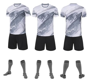 Tenue de football personnalisée imprimée 100 % polyester – Dernier design de kit sportif – Vente en ligne à prix réduit directement de l'usine - Product Image 3